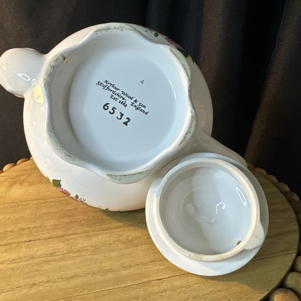 RARE Arthur Wood & Son Staffordshire, England Est 1884 Floral Teapot #6532 w/lid